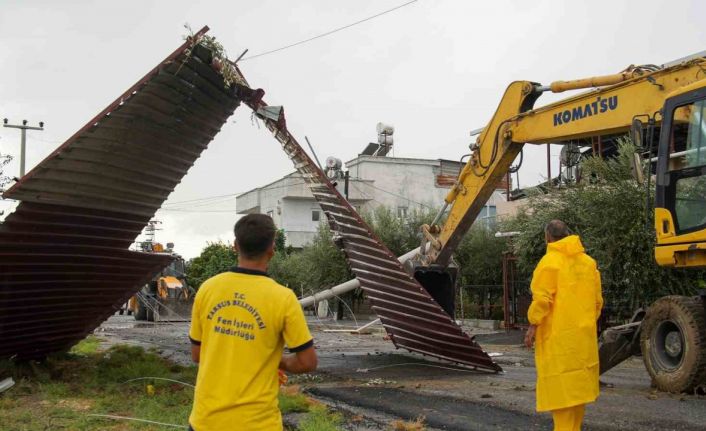 Tarsus Belediyesi yoğun yağış sonrası oluşan tahribata müdahale etti