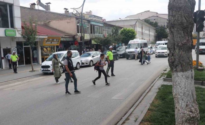 Tatvan’da okul çevreleri denetlendi