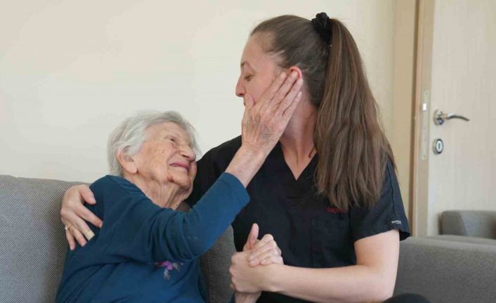 Tepebaşı alzheimer hastalarını yalnız bırakmıyor