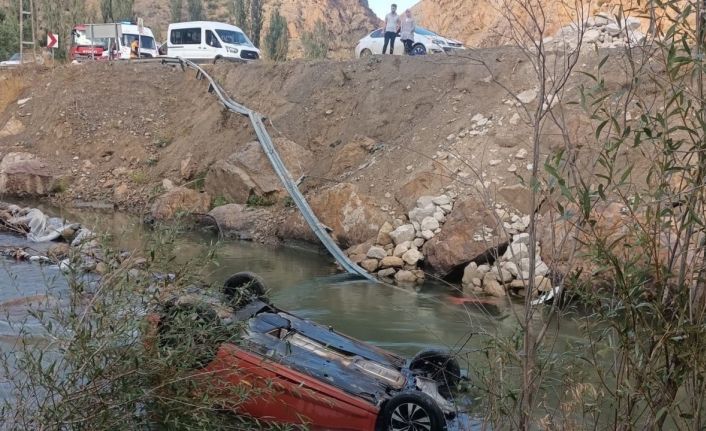 Tortum Çayı’na araç uçtu, 4 kişi yaralandı