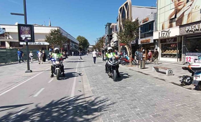 Trafik ekipleri cadde için teyakkuza geçti