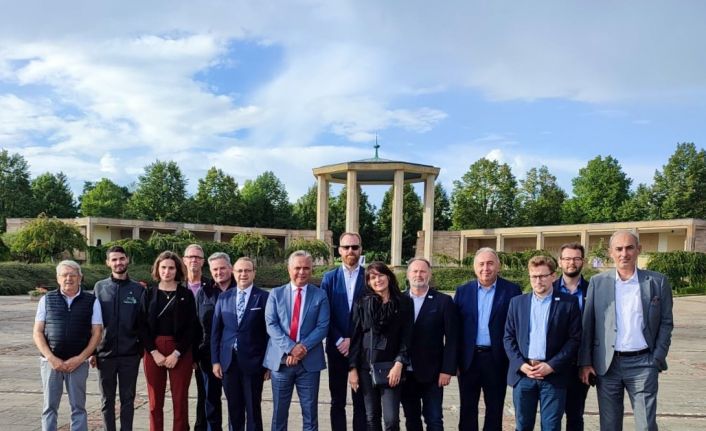 Türk-Çek dostluk parkı önerisi reddedilirse, Prag kardeş kentlikten çıkarılacak