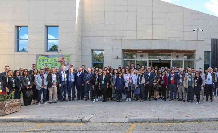 Türkiye 1. Gıda Mikrobiyolojisi Kongresi Atatürk Üniversitesi’nde devam ediyor