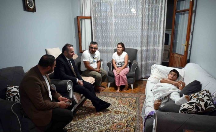 Tutuk, trafik kazası geçiren çocuğun çağrısına kayıtsız kalmadı