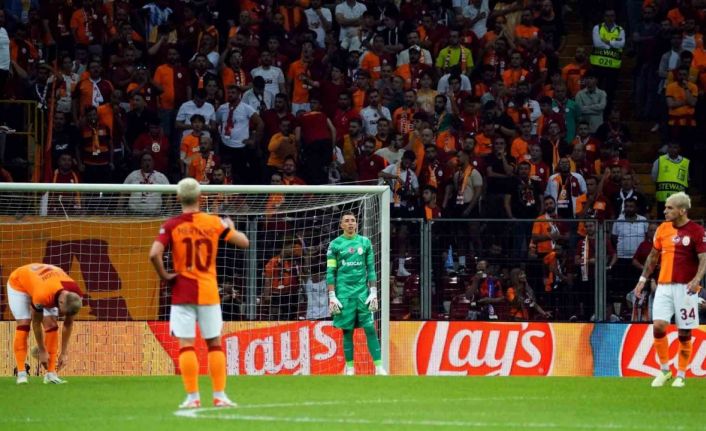 UEFA Şampiyonlar Ligi: Galatasaray: 0 - Kopenhag: 1 (İlk yarı)