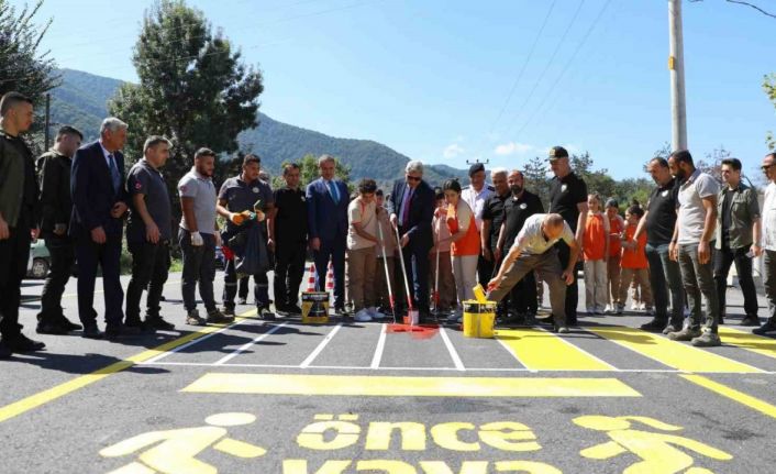 Vali Aslan öğrencilerle boya yaptı