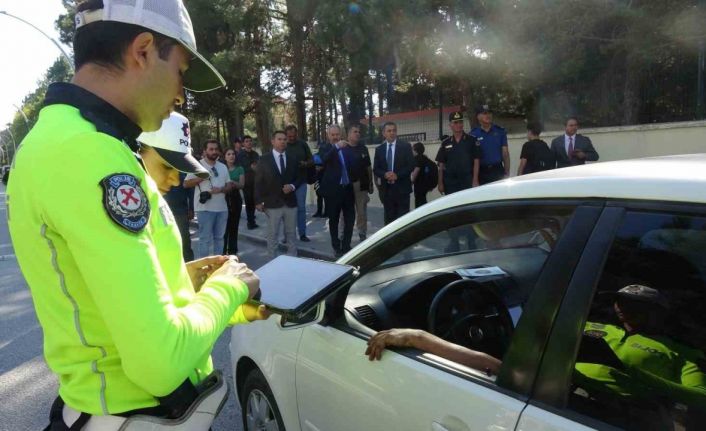 Vali Öksüz “Güvenli Eğitim” projesi çerçevesinde polis uygulamalarını denetledi