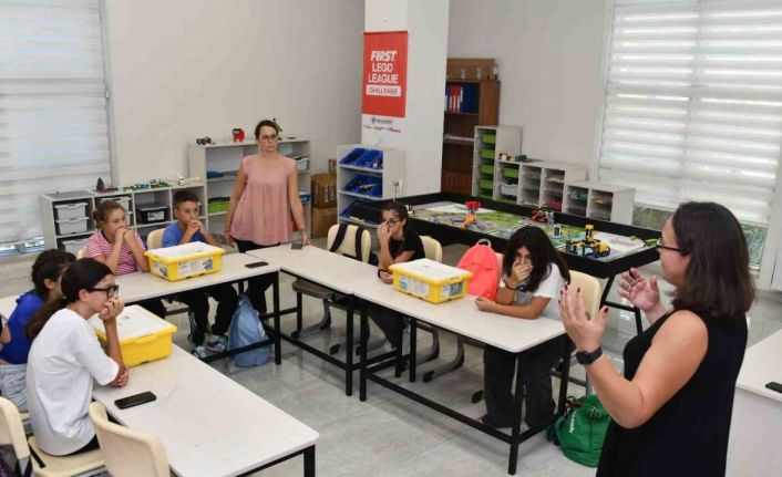 Yabancı öğrenci ve öğretmenler Yenişehir Belediyesi Akademi’yi gezdi