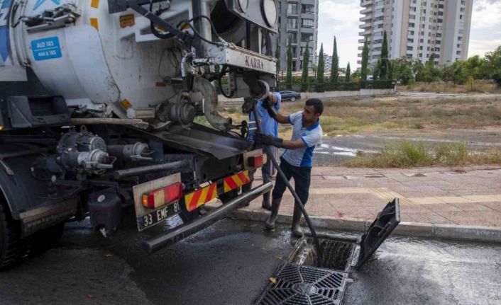 Yağmursuyu timleri şiddetli yağış ile birlikte teyakkuza geçti