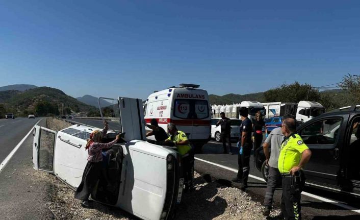 Yan yatan otomobilden yara almadan kurtuldular