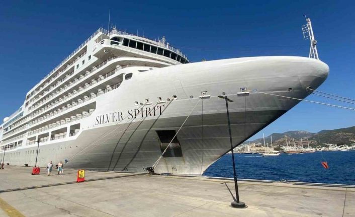 Yolcu gemisi "Silver Spirit" Bodrum’a 584 yolcu getirdi