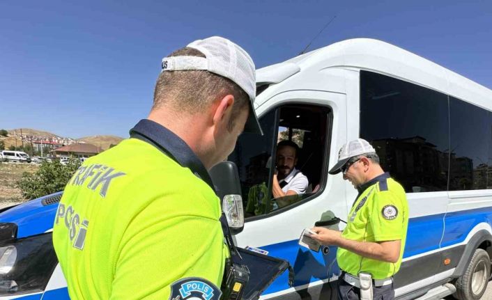 Yüksekova’da toplu taşıma araçları denetlendi