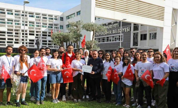 Başkan Böcek gençlerle barış için zeytin ağacı dikti