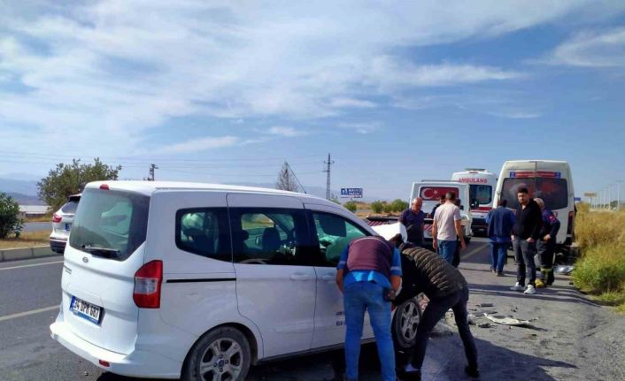 Buharkent’te trafik kazası: 3 yaralı