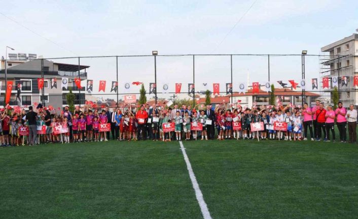 Cumhuriyet Futbol Turnuvası’nın kazananı dostluk oldu