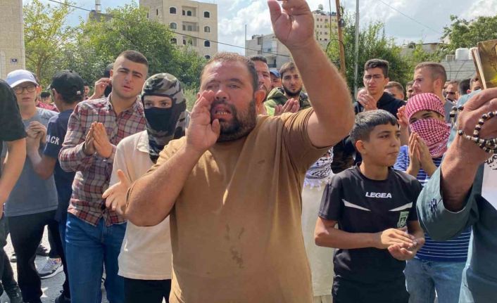 Filistinliler, Gazze’deki hastane saldırısını protesto etti