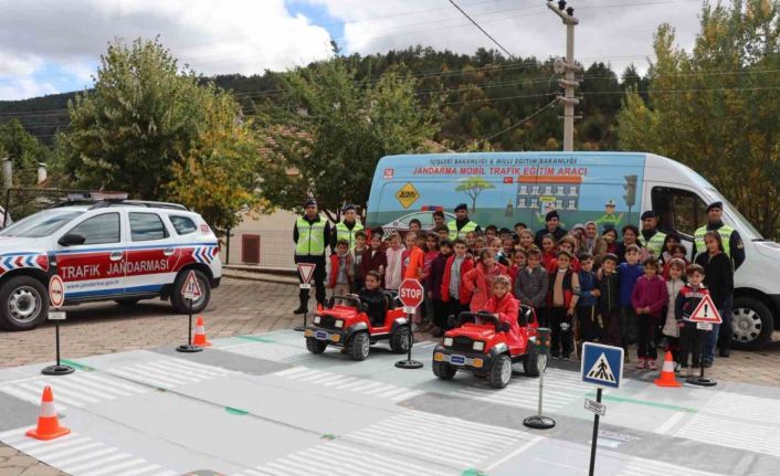 Jandarmadan öğrencilere “Trafik Güvenliği Eğitimi”