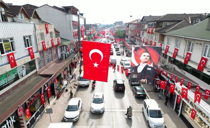 Kartepe Türk bayraklarıyla donatıldı