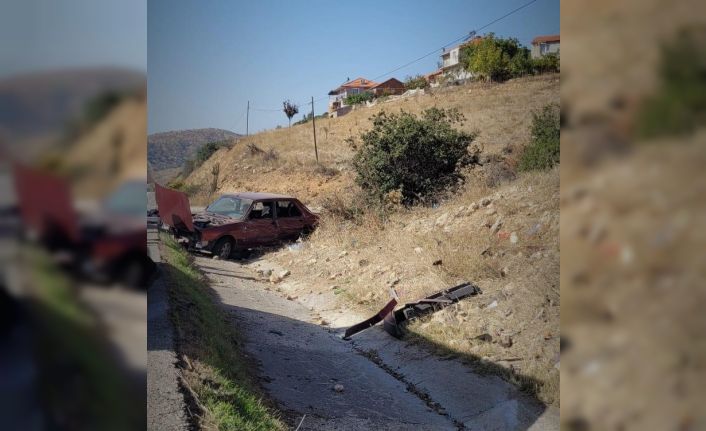 Kontrolden çıkan otomobil kanala düştü, 4 kişilik aile yaralandı