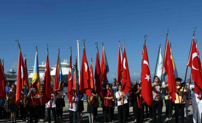 Kuşadası’nı cumhuriyetin 100. yıl coşkusu sardı