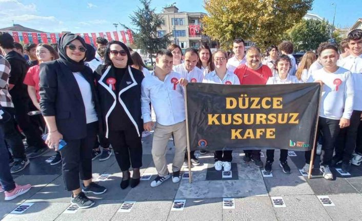 Kusursuz kafe çalışanları kutlamalara renk kattı