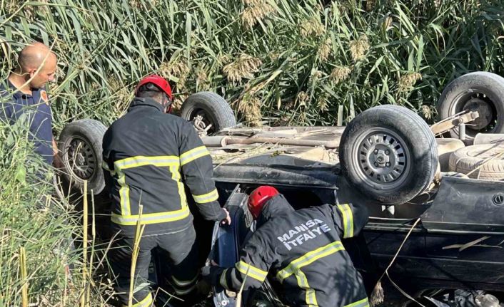 Manisa’da otomobil kanala uçtu: 2 yaralı