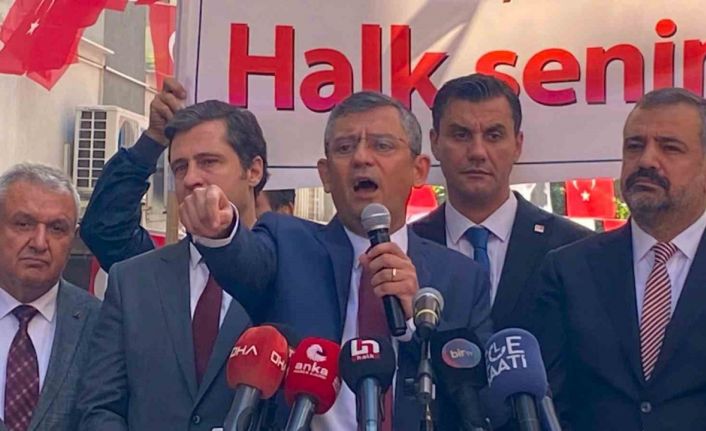 Özgür Özel, İzmir’de CHP’li delegelerle bir araya geldi