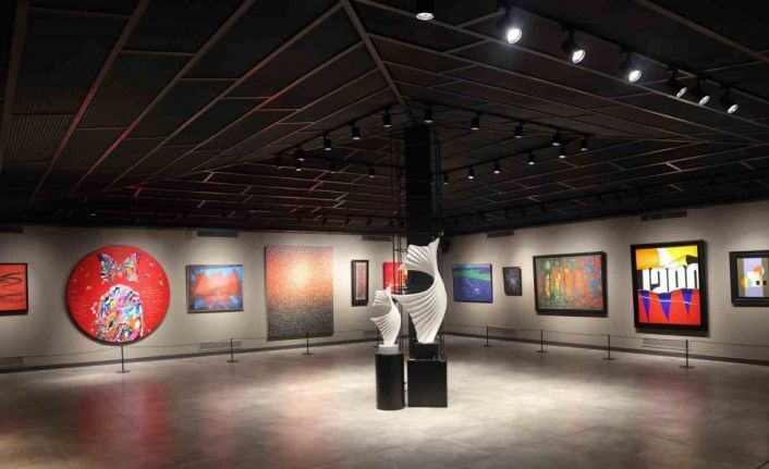 Sanatın duayenleri İstanbul’un yeni sanat galerisinde buluştu