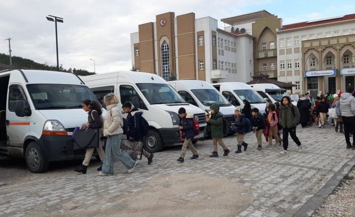 530 öğrencinin taşımalı gittiği okullara polislerden sıkı denetim