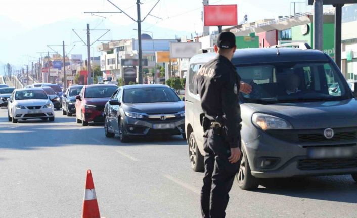 Antalya’da şok yol uygulamalarında bin 263 şahıs sorgulandı