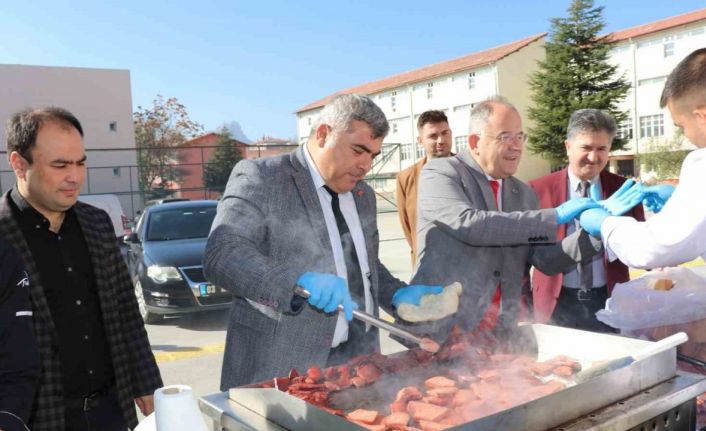 Ara tatilde öğrenciler mangalda buluştu