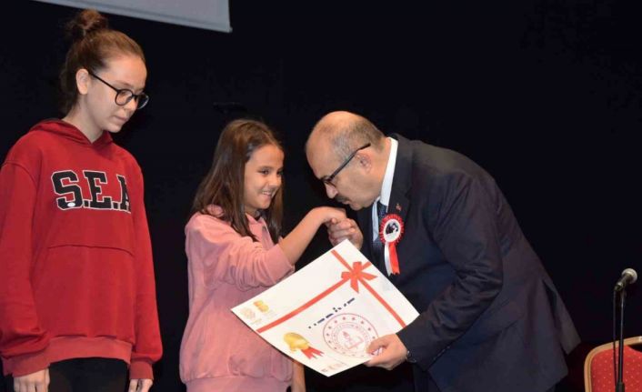 Balıkesir’de öğretmenler günü kutlandı