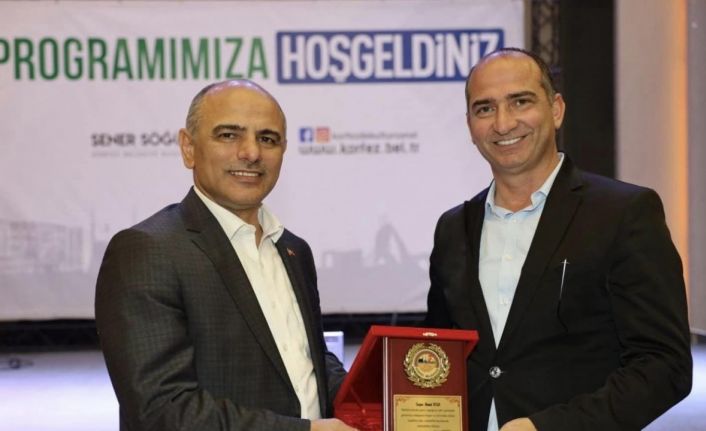 Başkan Söğüt, emekli personellere plaket takdim etti