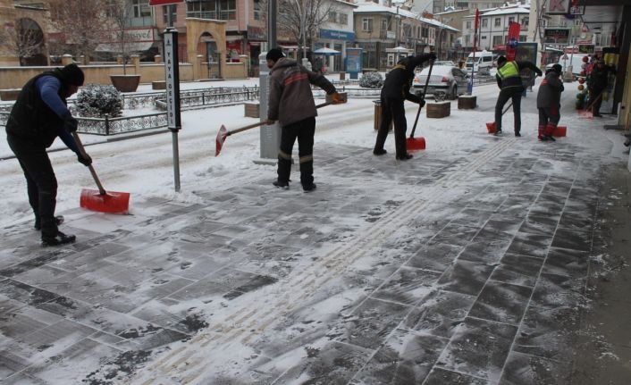 Bayburt’ta kar yağışı etkili oluyor