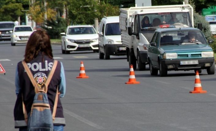 Bayburt’ta trafiğe kayıtlı araç sayısı 17 bin 127 oldu