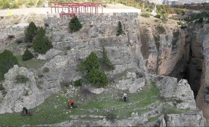 Bisiklet sporcuları Cehennem Deresi Kanyonundan iniş yaptı