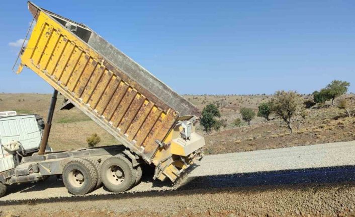 Diyarbakır’da 17 mahallede yol çalışmalarına devam ediyor