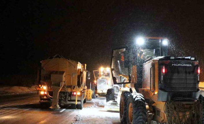 Erzincan’ın yüksek kesimlerinde kar ve tipi ulaşımı etkiledi