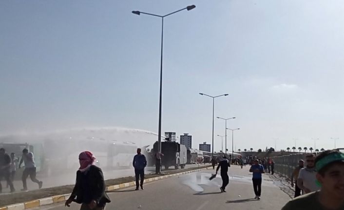 İncirlik Üssü’ne girmeye çalışan gruba polis müdahale etti