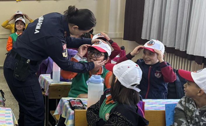 Jandarma çocuk hakları gününde çocukları yalnız bırakmadı