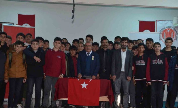 Kıbrıs gazisi Yıldırım, öğrencilere hatıralarını anlattı