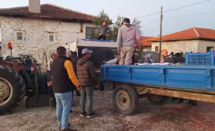 Manisa Büyükşehir Belediyesinin makine desteği üreticinin elini rahatlattı