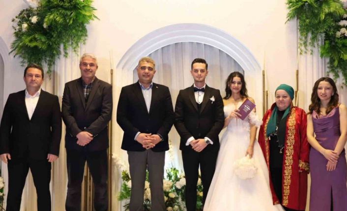 Nikah şahitliğini Vali Aslan yaptı