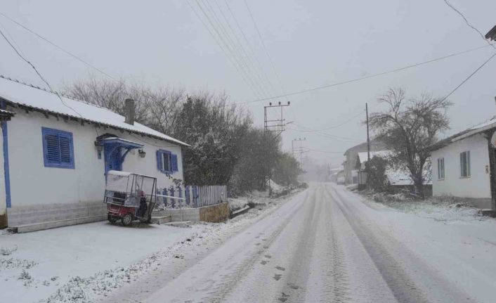 Pazaryeri’nin köylerde kar yağışı etkili oldu