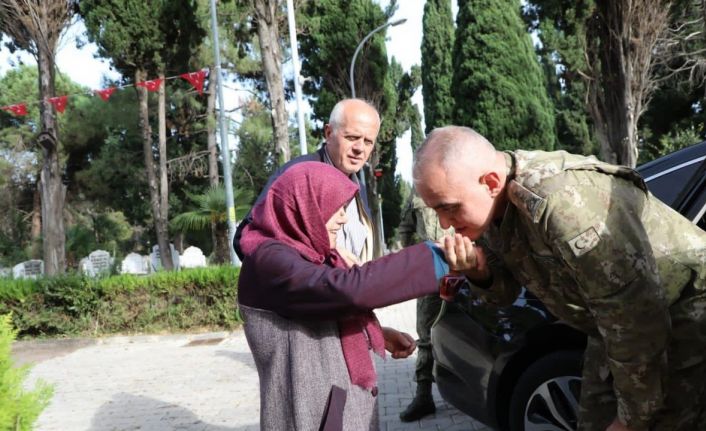 Şehit annesini duygulandıran komutan: “Karşımda şehit oğlum var zannettim”