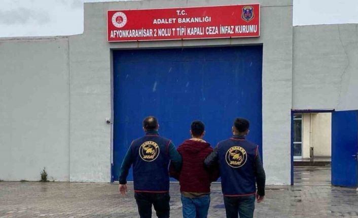 15 yıl hapis cezası ile aranan şahsı JASAT yakaladı