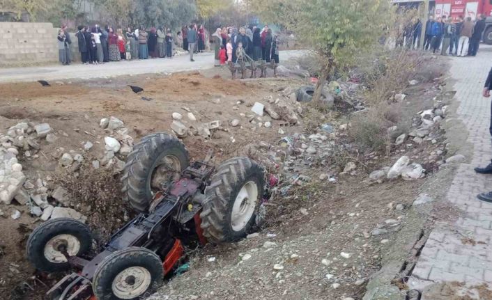 Adıyaman’da traktör devrildi: 1’i ağır 2 yaralı