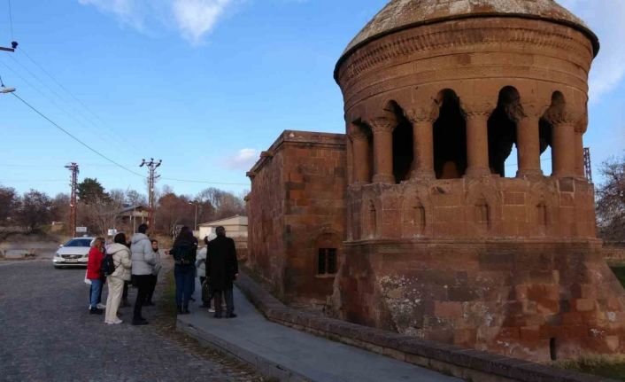 Ahlat Selçuklu Mezarlığına ziyaretçi akını