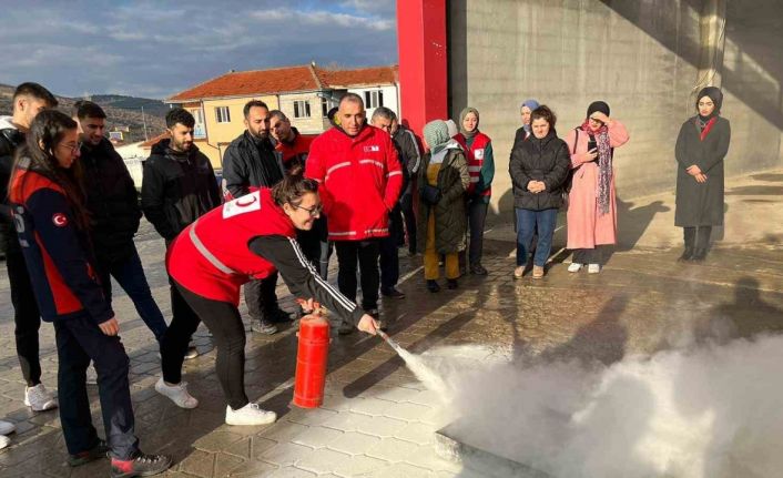 Akdağmadeni Türk Kızılay personeline hafif arama kurtarma eğitimi verildi