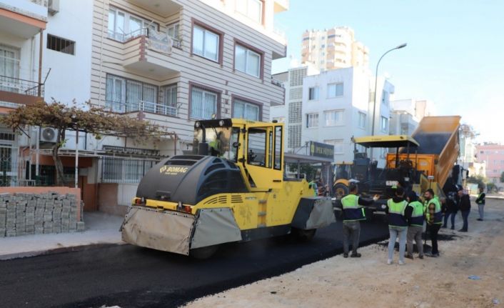 Akdeniz’de asfalt çalışmaları aralıksız sürüyor